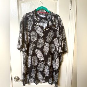 Tommy Bahama Pineapple black and white button up shirt